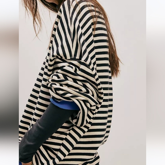 NWOT $98 Free People Classic Crew Pullover Sweater In black Combo - Picture 4 of 5